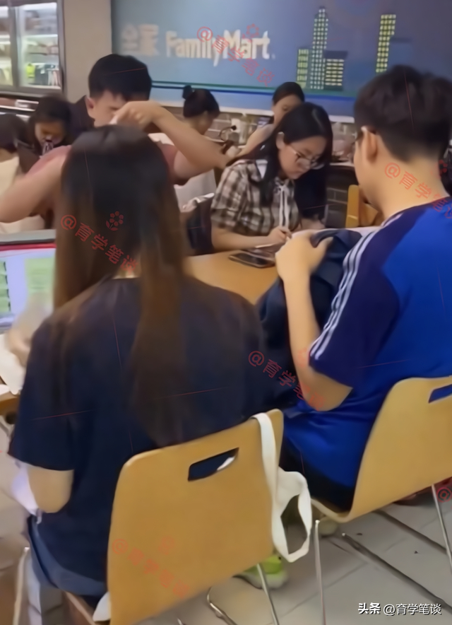 Rạng sáng ở cửa hàng tiện lợi, một nhóm “học bá” Thanh Hoa và hành động gây tranh cãi- Ảnh 1.