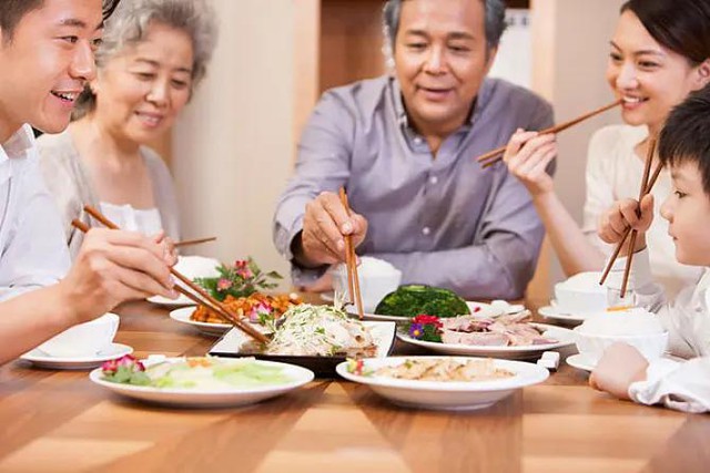 Sống thọ không chỉ là tập thể dục và uống nước: Sau 60 tuổi, duy trì 4 "sở thích" giúp tuổi thọ kéo dài- Ảnh 3.