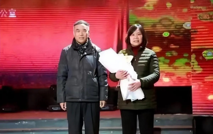 Con qu&aacute; ngỗ nghịch, b&agrave; mẹ soạn một bản hợp đồng c&aacute; cược "v&ocirc; l&yacute;": C&aacute;i kết 20 năm sau vượt ngo&agrave;i tưởng tượng- Ảnh 1.