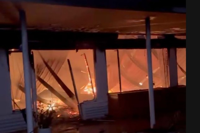 Kiên Giang: Hội trường Thành ủy Hà Tiên bị cháy rụi lúc rạng sáng- Ảnh 1.