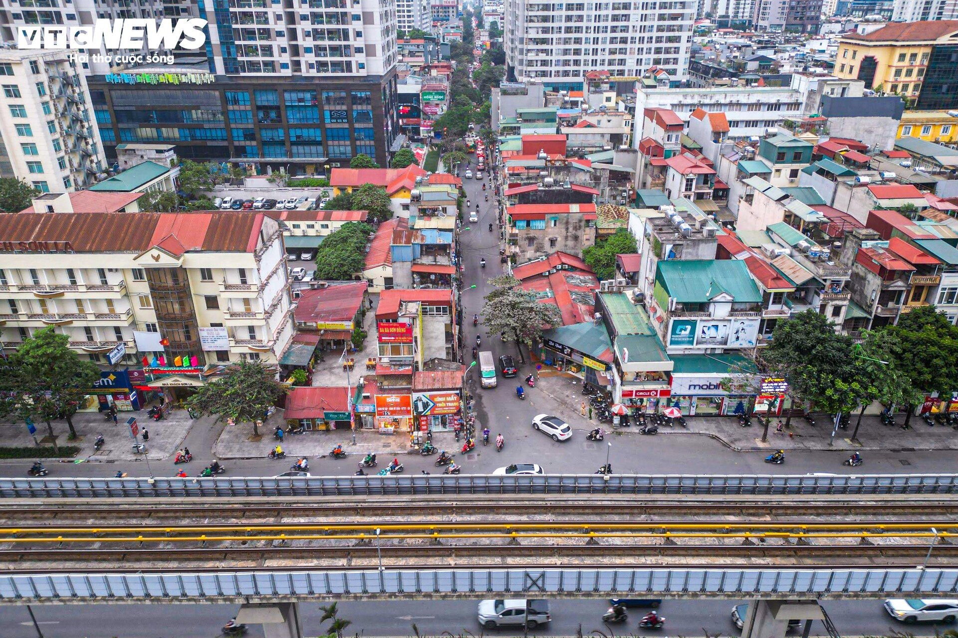 Cận cảnh tuyến đường sắp được Hà Nội mở rộng hơn 20m để giảm ùn tắc- Ảnh 1.