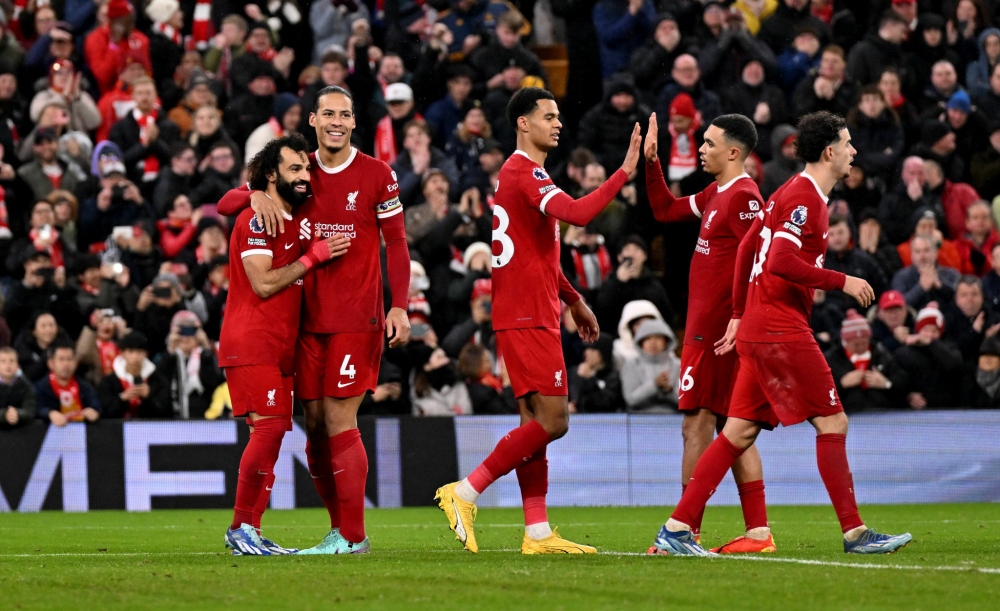 Kết quả Ngoại hạng Anh 2/1: Liverpool đánh bại Newcastle trong cơn mưa bàn thắng- Ảnh 2.
