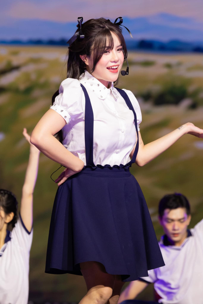 Hot: Thái Trinh bất ngờ khoe nhẫn cầu hôn, mở bát "chốt đơn" Vbiz năm 2024- Ảnh 3. Hot: Thái Trinh bất ngờ khoe nhẫn cầu hôn, mở bát "chốt đơn" Vbiz năm 2024- Ảnh 3.