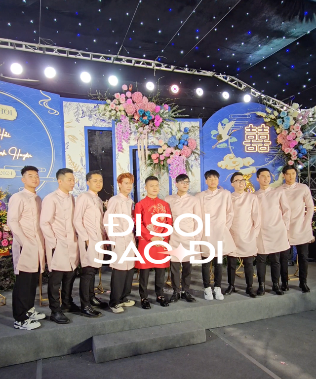 Quang Hải bảnh bao ngồi xe 10 tỷ sang nhà Chu Thanh Huyền, dàn bê tráp đằng trai nhiều gương mặt nổi tiếng- Ảnh 4. Quang Hải bảnh bao ngồi xe 10 tỷ sang nhà Chu Thanh Huyền, dàn bê tráp đằng trai nhiều gương mặt nổi tiếng- Ảnh 4.