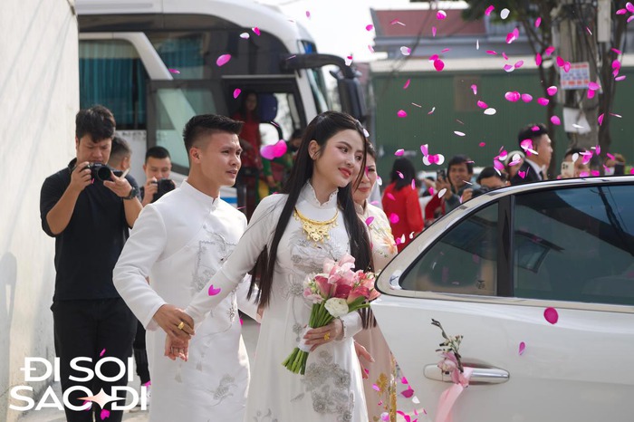 Khoảnh khắc đầu tiên Quang Hải đưa Chu Thanh Huyền về dinh, chăm sóc nàng từng chút dịu dàng- Ảnh 11. Khoảnh khắc đầu tiên Quang Hải đưa Chu Thanh Huyền về dinh, chăm sóc nàng từng chút dịu dàng- Ảnh 11.