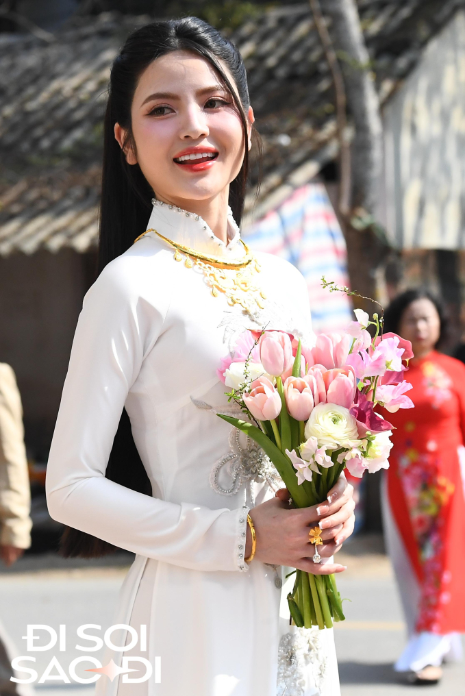 Chu Thanh Huyền "xả vai" cô dâu hiền, tạo dáng cực lầy ở hậu trường đám hỏi với Quang Hải- Ảnh 4.