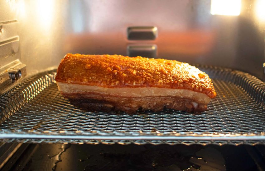 Tết n&agrave;y th&iacute;ch ăn đồ chi&ecirc;n, nướng, l&agrave;m thế n&agrave;o để giảm thiểu t&aacute;c hại cho cơ thể v&agrave; l&agrave;n da?- Ảnh 2.