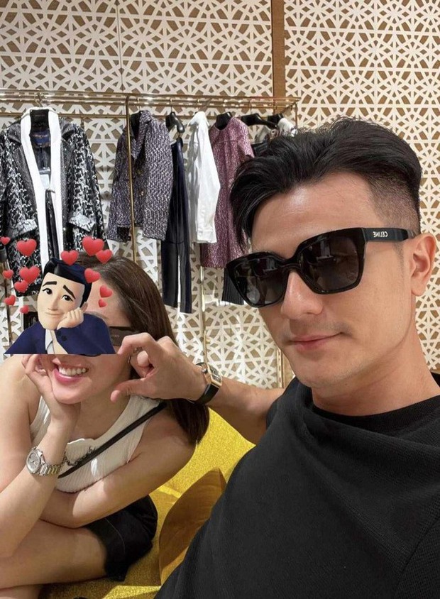 Vĩnh Thuỵ khoe ảnh nắm tay tình cảm với bà xã, hạnh phúc khi nhận đc 1 món quà đặc biệt- Ảnh 4.