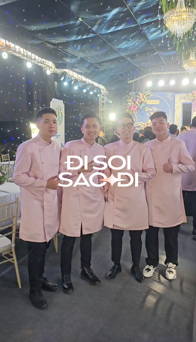 Quang Hải bảnh bao ngồi xe 10 tỷ sang nhà Chu Thanh Huyền, dàn bê tráp đằng trai nhiều gương mặt nổi tiếng- Ảnh 3. Quang Hải bảnh bao ngồi xe 10 tỷ sang nhà Chu Thanh Huyền, dàn bê tráp đằng trai nhiều gương mặt nổi tiếng- Ảnh 3.