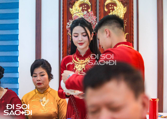 Chu Thanh Huyền nắm chặt tay Quang Hải trong ngày trọng đại, có hành động "điểm 10" khi đứng cạnh mẹ chồng tương lai- Ảnh 6.