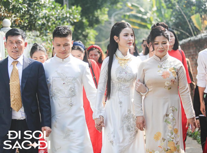 Toàn cảnh lễ ăn hỏi và đón dâu của Quang Hải - Chu Thanh Huyền: Visual cô dâu chú rể sáng bừng- Ảnh 10.