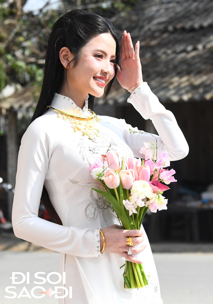 Chu Thanh Huyền "xả vai" cô dâu hiền, tạo dáng cực lầy ở hậu trường đám hỏi với Quang Hải- Ảnh 2.
