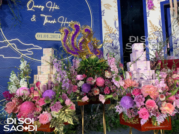 Tráp dát vàng, đính 700 viên đá được Quang Hải chuẩn bị trong đám hỏi với Chu Thanh Huyền- Ảnh 3. Tráp dát vàng, đính 700 viên đá được Quang Hải chuẩn bị trong đám hỏi với Chu Thanh Huyền- Ảnh 3.