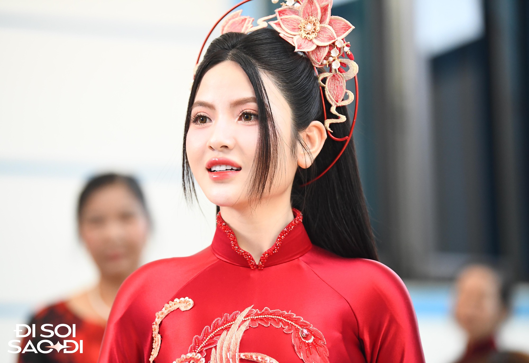 Cô dâu Chu Thanh Huyền xinh đẹp đằm thắm xuất hiện trước giờ ăn hỏi với Quang Hải- Ảnh 4.