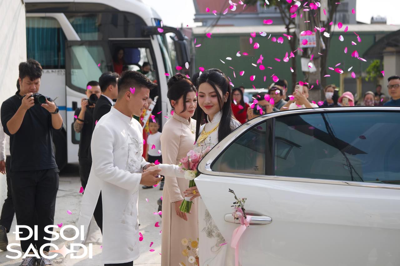 Khoảnh khắc đầu tiên Quang Hải đưa Chu Thanh Huyền về dinh, chăm sóc nàng từng chút dịu dàng- Ảnh 6. Khoảnh khắc đầu tiên Quang Hải đưa Chu Thanh Huyền về dinh, chăm sóc nàng từng chút dịu dàng- Ảnh 6.