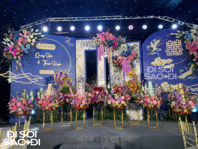 Tráp dát vàng, đính 700 viên đá được Quang Hải chuẩn bị trong đám hỏi với Chu Thanh Huyền- Ảnh 1. Tráp dát vàng, đính 700 viên đá được Quang Hải chuẩn bị trong đám hỏi với Chu Thanh Huyền- Ảnh 1.