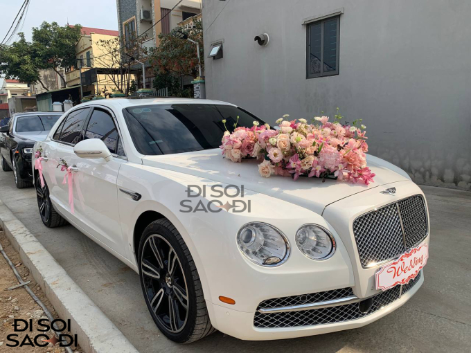 Cận cảnh siêu xe 10 tỷ được Quang Hải dùng để đón Chu Thanh Huyền về dinh- Ảnh 1.