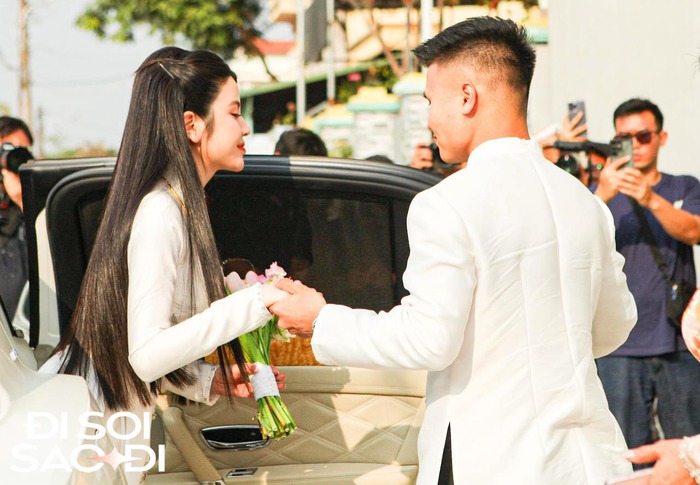 Khoảnh khắc đầu tiên Quang Hải đưa Chu Thanh Huyền về dinh, chăm sóc nàng từng chút dịu dàng- Ảnh 3. Khoảnh khắc đầu tiên Quang Hải đưa Chu Thanh Huyền về dinh, chăm sóc nàng từng chút dịu dàng- Ảnh 3.