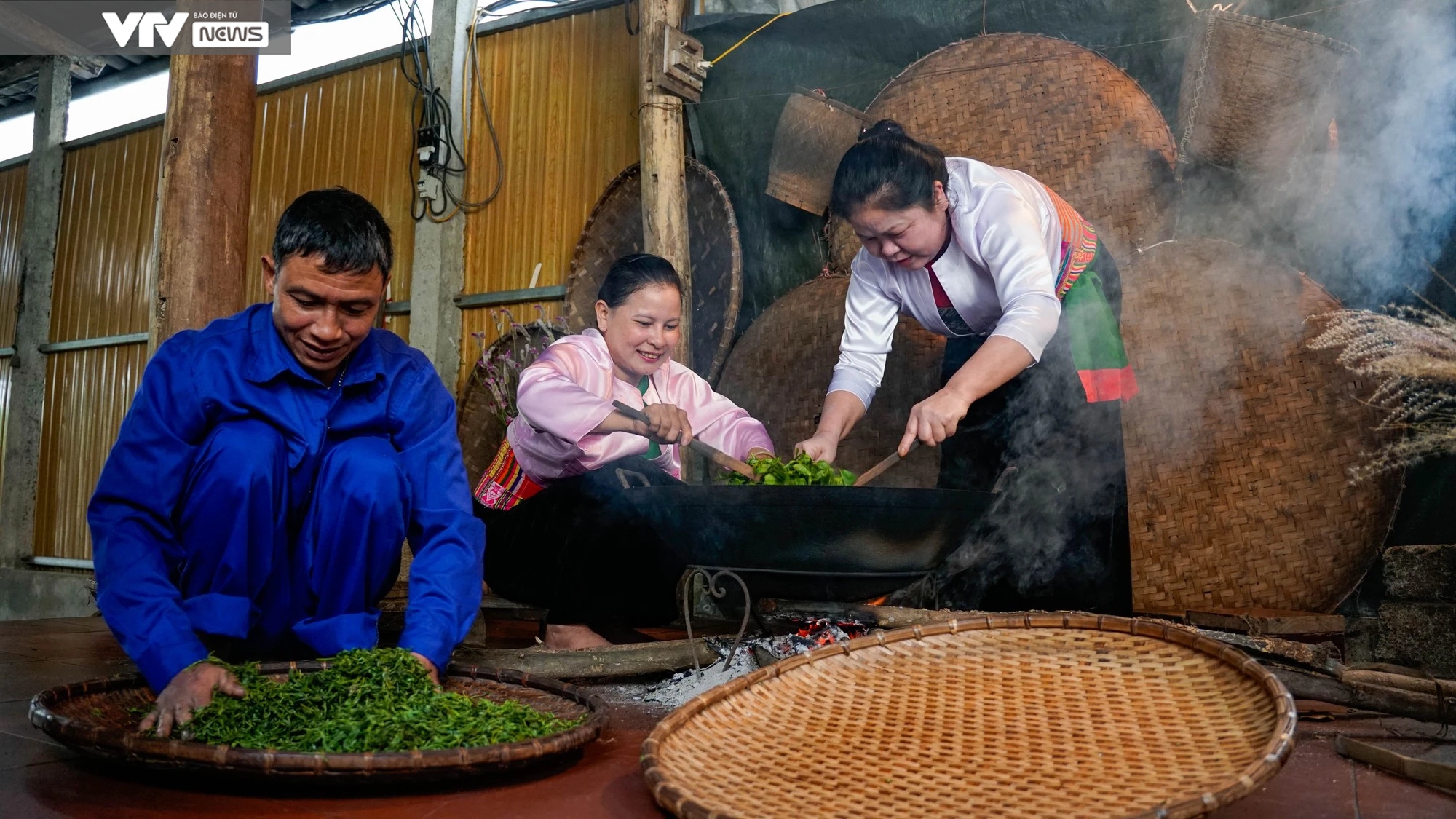 Cận cảnh quy tr&igrave;nh sản xuất "thủ c&ocirc;ng" ch&egrave; xanh Đinh B&aacute;t Ti&ecirc;n đặc sản Long Cốc (Ph&uacute; Thọ)- Ảnh 10.
