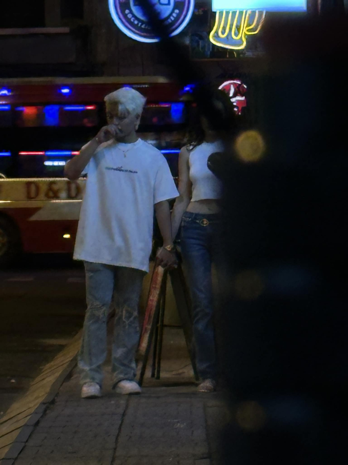 Quang Anh Rhyder bị "b&oacute;c" khoảnh khắc t&igrave;nh tứ b&ecirc;n c&ocirc; g&aacute;i lạ ng&agrave;y đầu năm, "Dispatch" đứng sau chẳng phải ai xa lạ!- Ảnh 1.