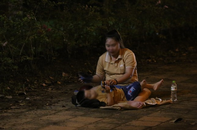 Cửa ngõ phía Đông TPHCM kẹt xe nghiêm trọng sau thời khắc chào năm mới- Ảnh 16.