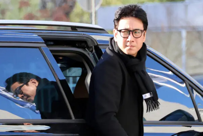Dispatch bóc toàn cảnh vụ án Lee Sun Kyun bị tống tiền 9,3 tỷ: Nhân tình - cựu diễn viên đua nhau lật mặt và những cú twist đau đầu- Ảnh 14.