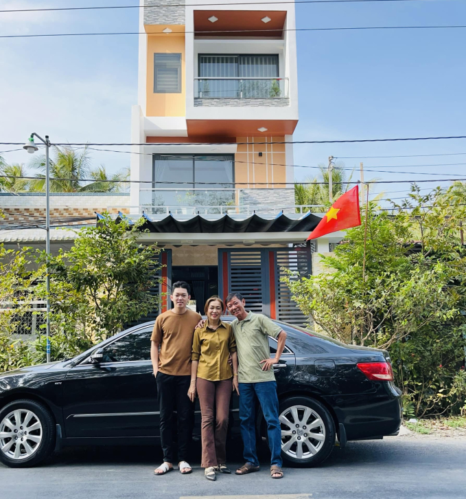 Huỳnh Như 16 năm theo đuổi trái bóng tròn: Xây nhà 3 tầng ở quê, mua xe hơi cho bố mẹ, phong cách thời trang thay đổi hoàn toàn- Ảnh 1.