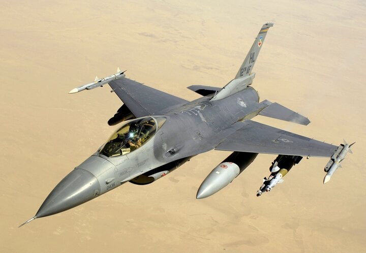 Điều gì đang chờ đợi F-16 trên bầu trời Ukraine?- Ảnh 2.