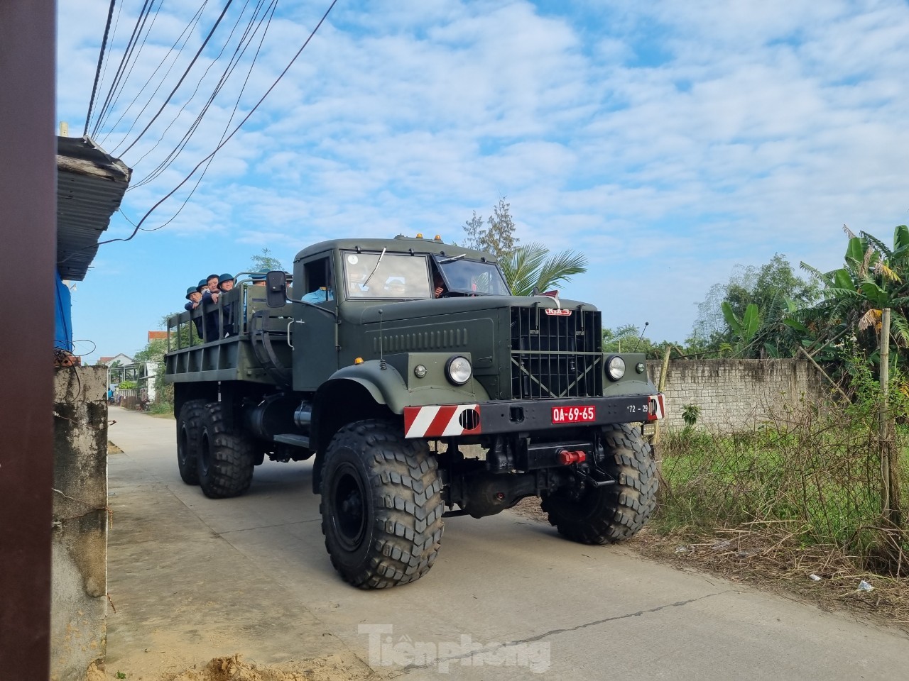 Xuyên đêm bám hiện trường xử lý xác máy bay Su-22 rơi- Ảnh 11.