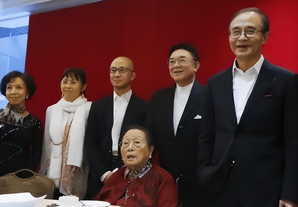 Phu nhân tỷ phú Hong Kong 104 tuổi thừa kế tài sản 206 nghìn tỷ đồng, 9 người con đều giàu có nhưng vẫn ôm bất hạnh cuối đời: Người giàu cũng khổ chỉ vì 1 chữ TIỀN- Ảnh 8.