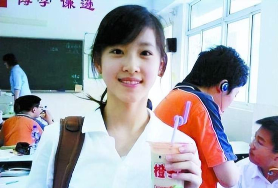 "Hot girl trà sữa" năm nào giờ đã là nữ tỷ phú trẻ nhất Trung Quốc: Cởi bỏ nét thuần khiết để khoác lên mình sự chín chắn thành đạt- Ảnh 6.