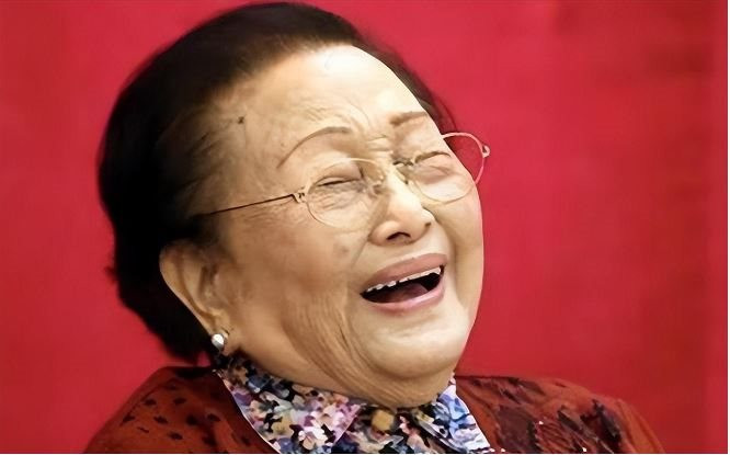 Phu nhân tỷ phú Hong Kong 104 tuổi thừa kế tài sản 206 nghìn tỷ đồng, 9 người con đều giàu có nhưng vẫn ôm bất hạnh cuối đời: Người giàu cũng khổ chỉ vì 1 chữ TIỀN- Ảnh 1.