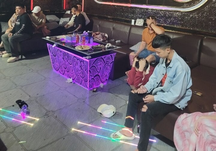 13 nam thanh nữ tú 'mở tiệc' ma túy trong phòng karaoke ở Quảng Nam- Ảnh 1.