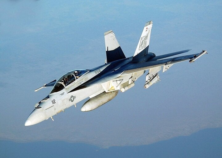 MiG-25 Iraq đã từng làm 'bẽ mặt' F/A-18 Hornet của Mỹ thế nào?- Ảnh 1.