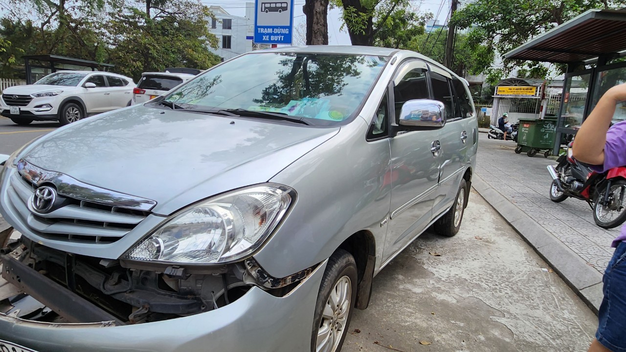 Hiện trường ô tô ‘điên’ tông bay loạt xe máy, ô tô giữa trung tâm thành phố Huế- Ảnh 2.