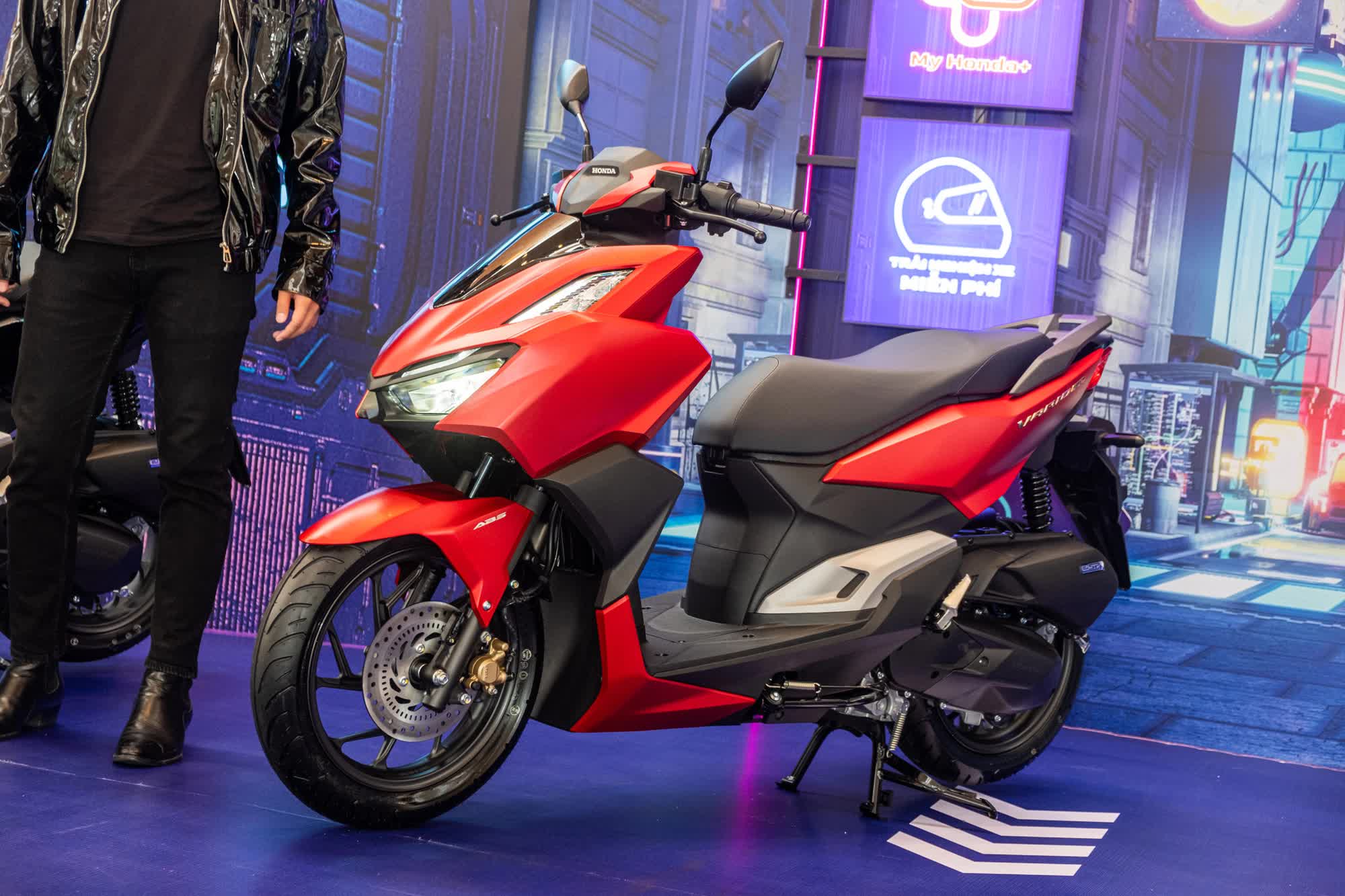 Honda Vario 2024 ra mắt ĐNÁ: Giá quy đổi từ 42 triệu, thay diện mạo mới cạnh tranh Yamaha NVX- Ảnh 4.