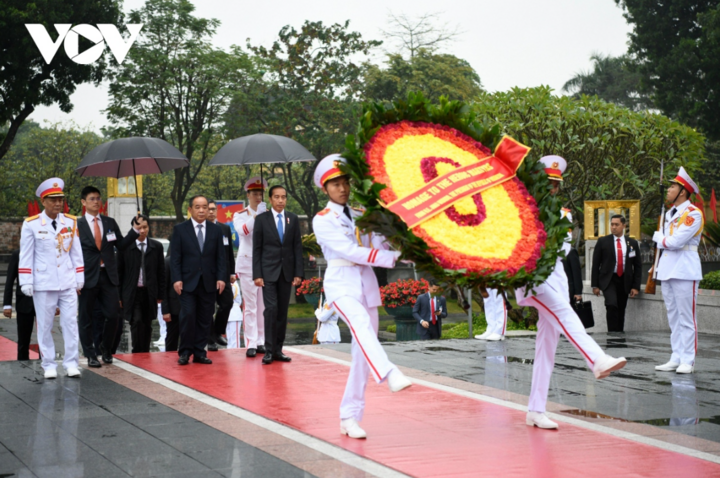 Tổng thống Indonesia vào Lăng viếng Chủ tịch Hồ Chí Minh- Ảnh 3.