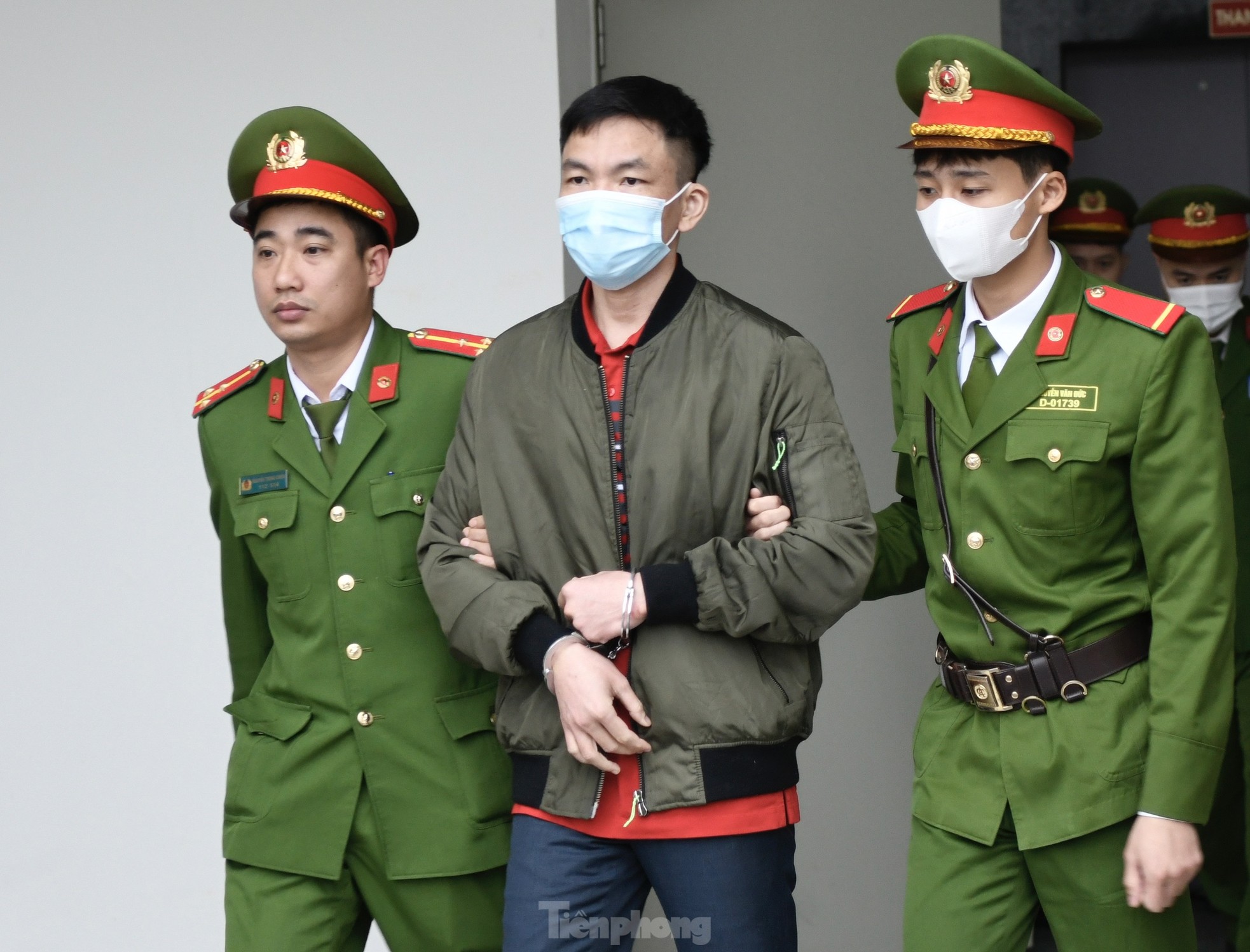 Hình ảnh các bị cáo rời toà sau khi toà tuyên án vụ án Việt Á- Ảnh 9.