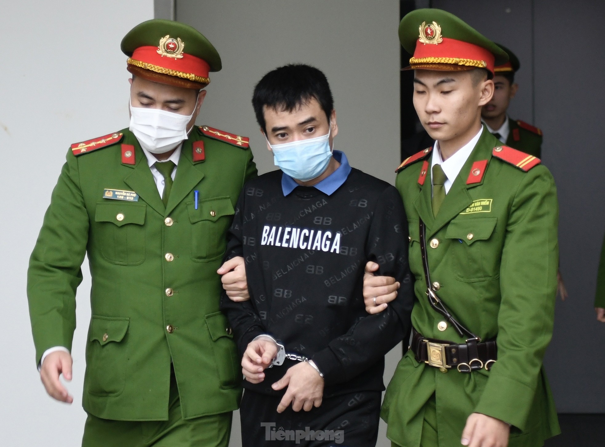 Hình ảnh các bị cáo rời toà sau khi toà tuyên án vụ án Việt Á- Ảnh 3.