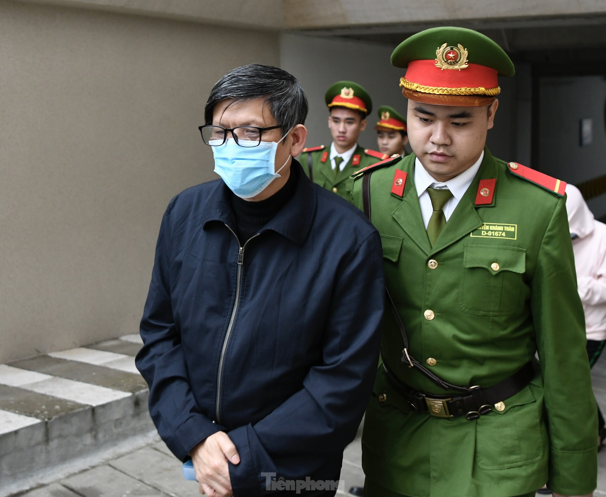 Hình ảnh các bị cáo rời toà sau khi toà tuyên án vụ án Việt Á- Ảnh 2.