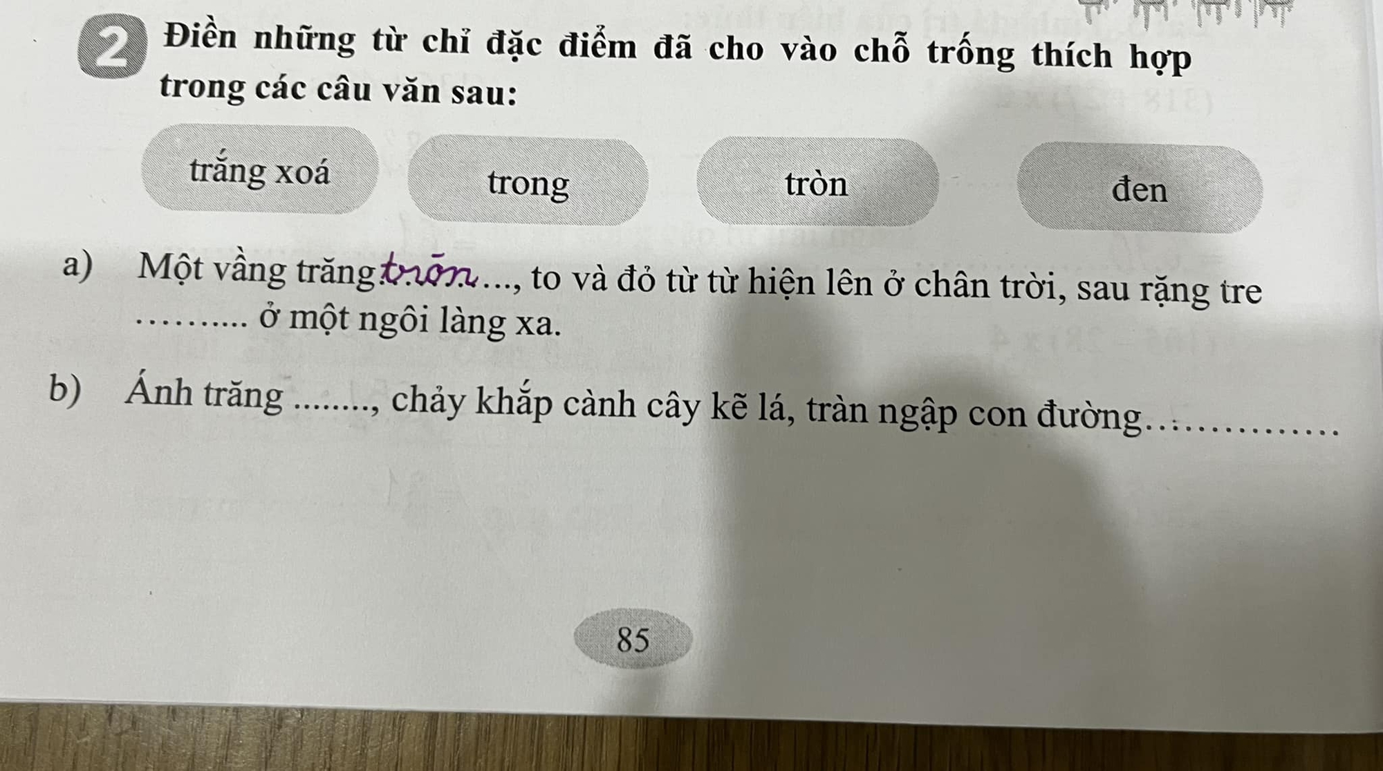 Câu văn nổi tiếng bỗng gây tranh cãi, phụ huynh nói: Ở nông thôn bao năm, chưa từng thấy cảnh như văn miêu tả- Ảnh 1.