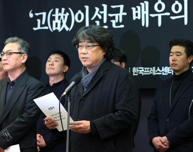 Nghệ sĩ Hàn Quốc chỉ trích cảnh sát và truyền thông liên quan đến cái chết Lee Sun Kyun- Ảnh 1.