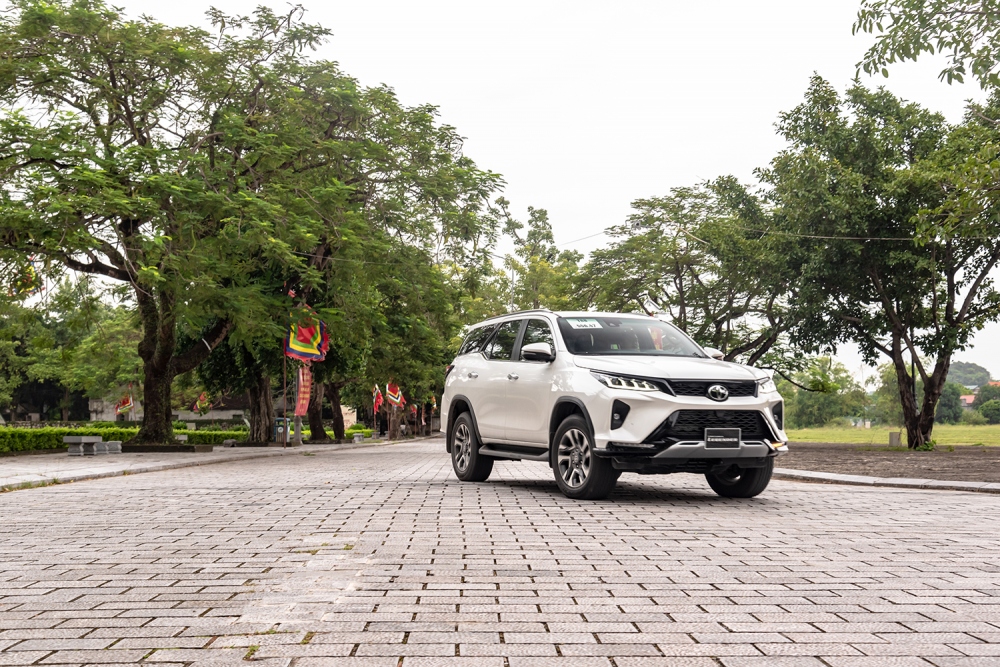 Tăng trang bị, giảm giá bán, Toyota Fortuner 2024 “món hời” cho khách hàng Việt- Ảnh 2.