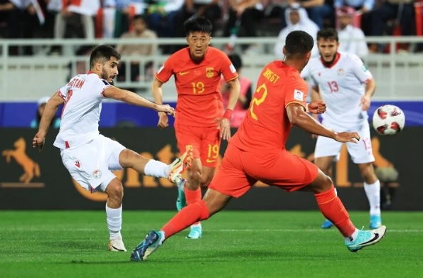 TRỰC TIẾP Trung Quốc 0-0 Tajikistan: VAR can thiệp, tuyển Trung Quốc bị từ chối bàn thắng- Ảnh 2.