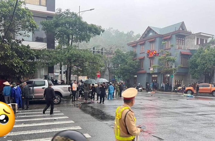 Tạm giữ tài xế xe bán tải tông liên hoàn làm 3 người chết ở Quảng Ninh- Ảnh 1.