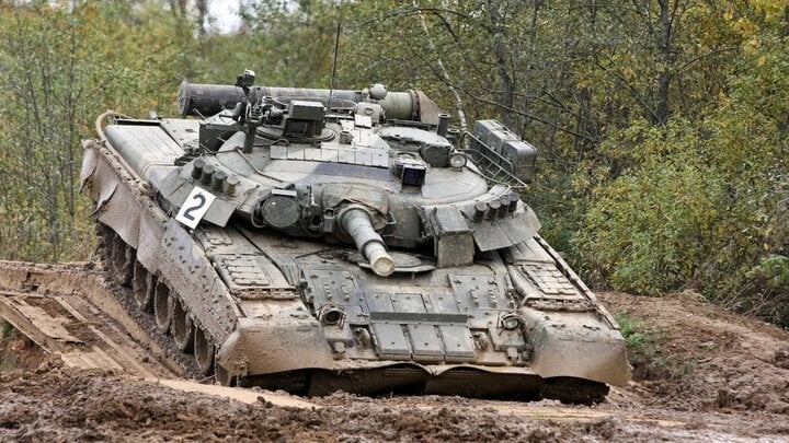 Bùn lầy ở Ukraine: Xe tăng phương Tây ‘chịu trận’, T-80 Nga thì không- Ảnh 2.