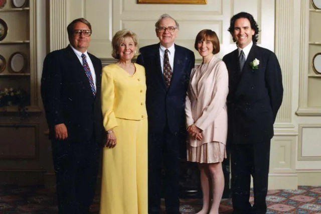 Con trai út của nhà đầu tư chứng khoán Warren Buffett: Được cha dạy 4 ĐIỀU quý báu, giúp đường đời rộng mở- Ảnh 2.