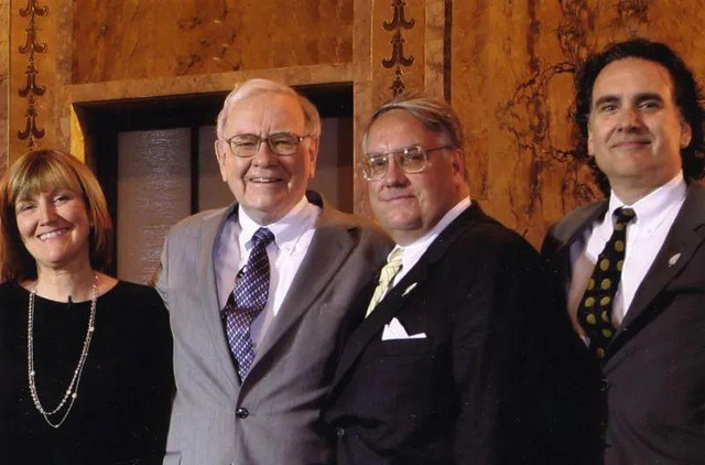 Con trai út của nhà đầu tư chứng khoán Warren Buffett: Được cha dạy 4 ĐIỀU quý báu, giúp đường đời rộng mở- Ảnh 3.