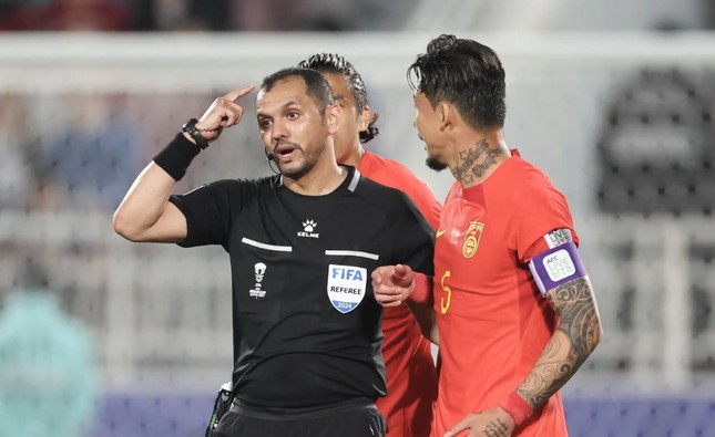 Truyền thông Trung Quốc tức giận, khẳng định trọng tài cố tình 'cướp' bàn thắng- Ảnh 1.