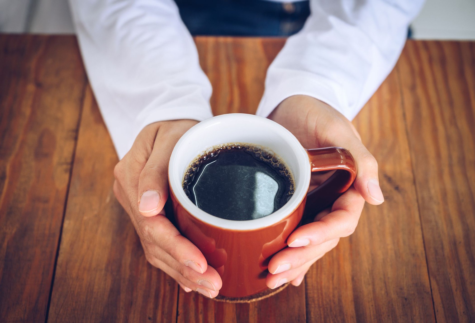 Đây là thời điểm tốt nhất để uống tách cà phê đầu tiên trong ngày: Chớ uống sớm hơn kẻo hại thân- Ảnh 1.